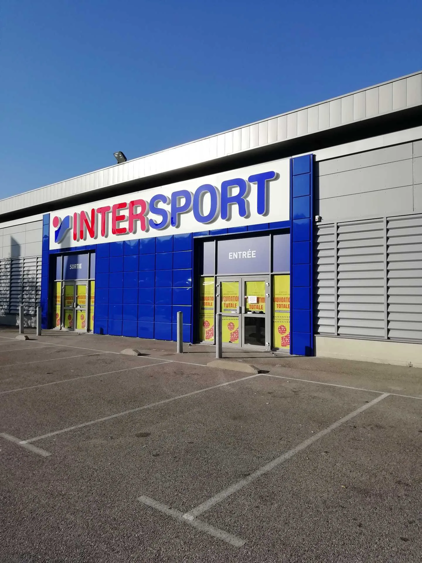 Enseigne lumineuse Intersport caisson grand format - Kappeler Alsace Enseigne lumineuse Intersport caisson grand format - Kappeler Alsace